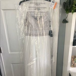 NWT Adrianna Papell Wedding Dress- Size 10